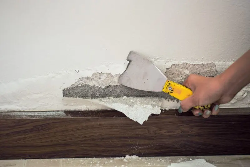 How to fix bubbled paint on walls and ceilings