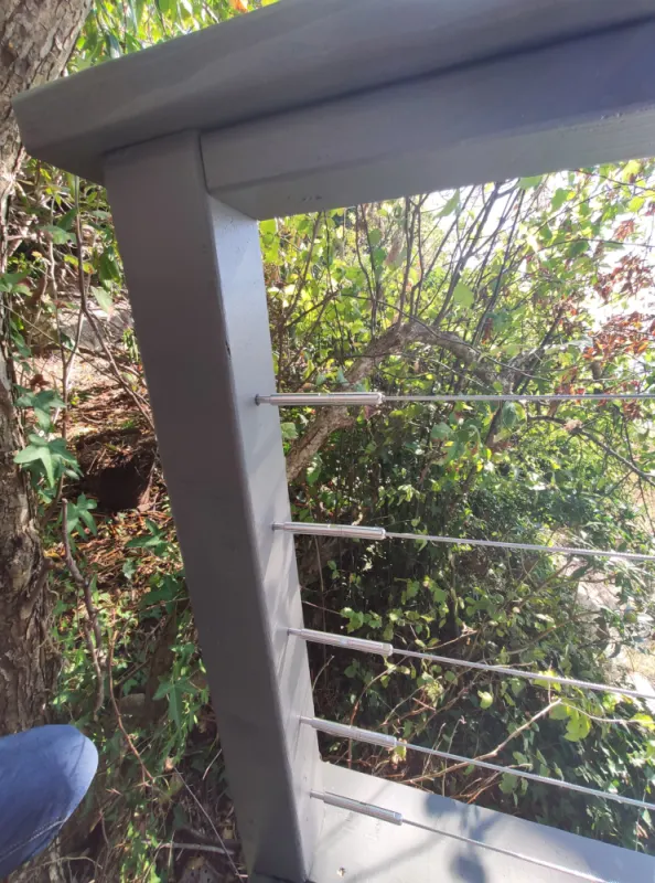 North Vancouver painters: Vertical cable spacing is essential.