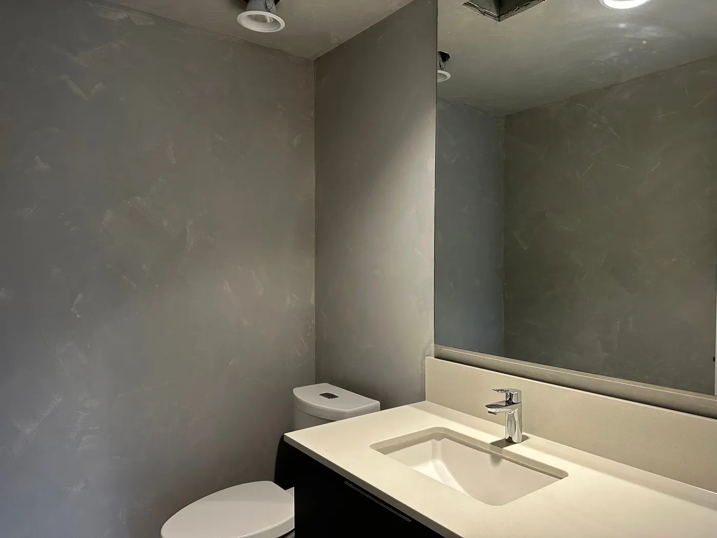 Finished metallic grey Venetian plaster walls in a Vancouver, BC bathroom by Renaissance Painting.