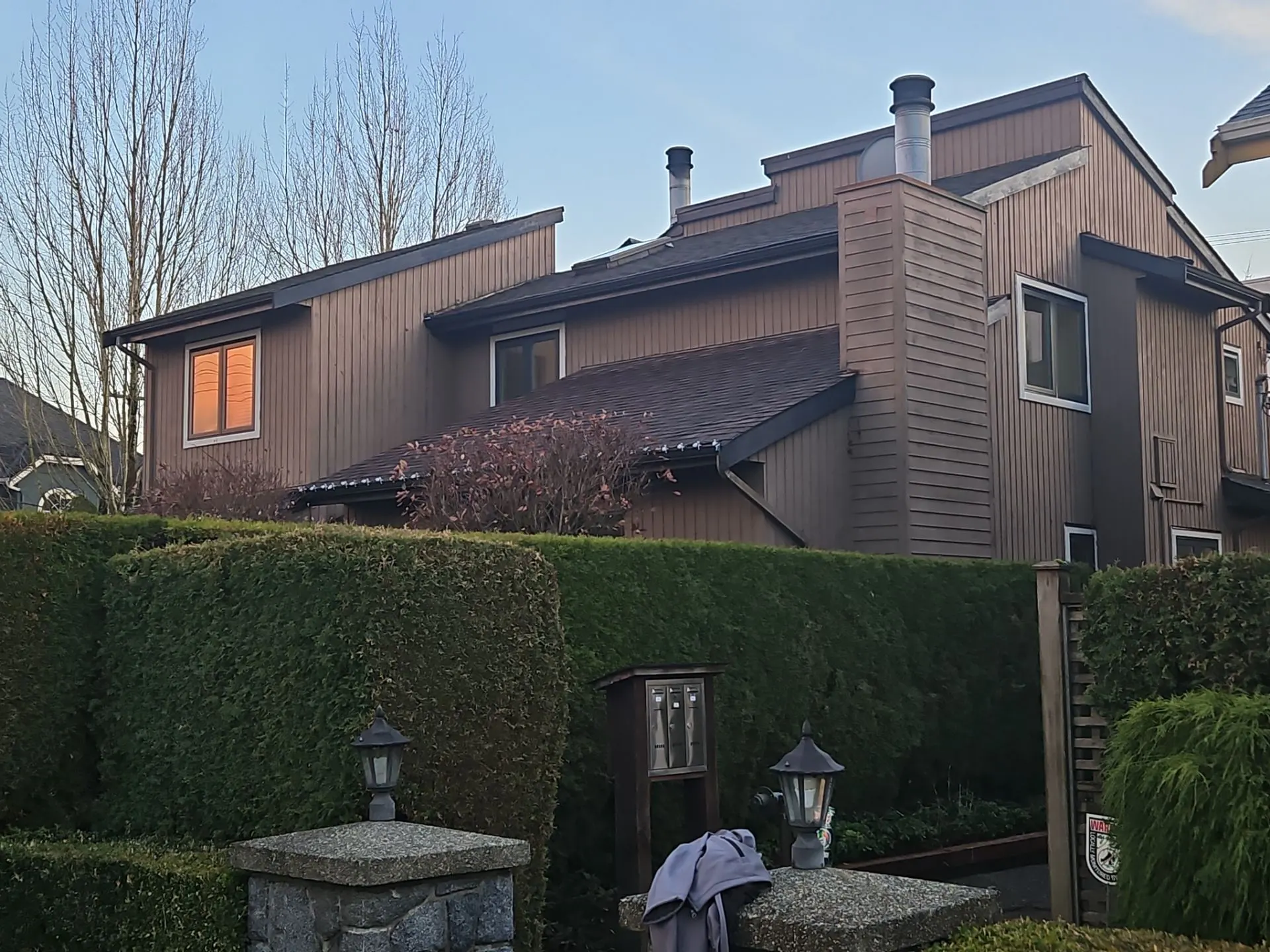 e5343925-cbb5-4b1c-9014-d41345748b4a - Renaissance Painting Well-kept Vancouver home with modern wood siding and manicured hedges highlighting clean, inviting curb appeal.