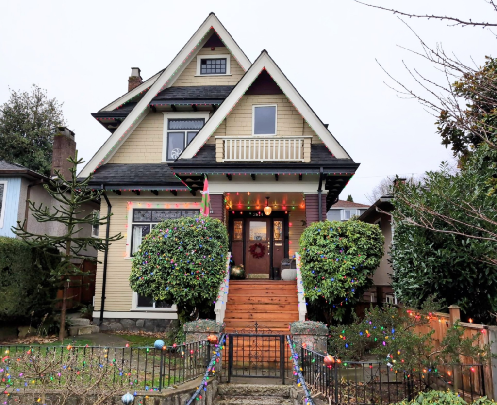 A cream colour house after painting by renaissance painting company. - Renaissance Painting A cream colour house after painting by renaissance painting company.