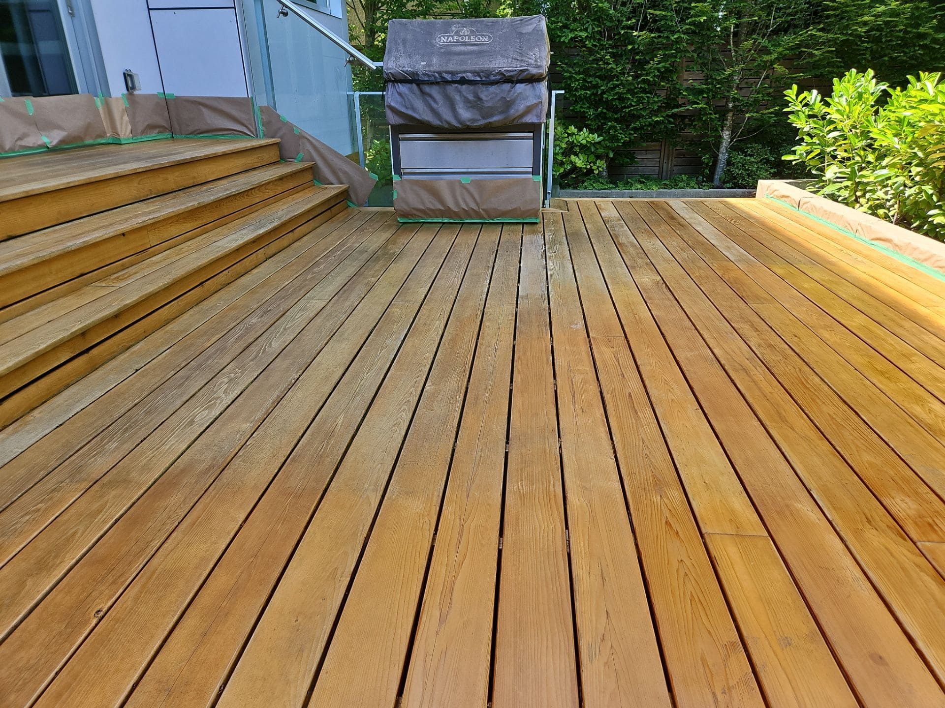 Outdoor wooden expert deck repair contractors